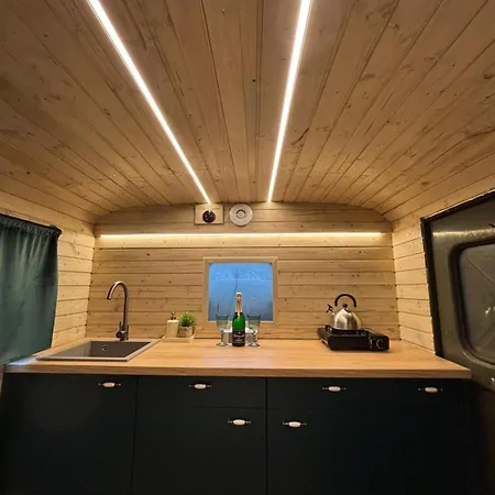 Feriehus Glamping Vejtřaska Mochtin