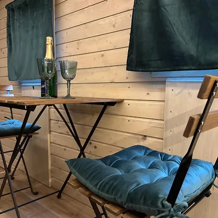 Glamping Vejtřaska * Mochtin