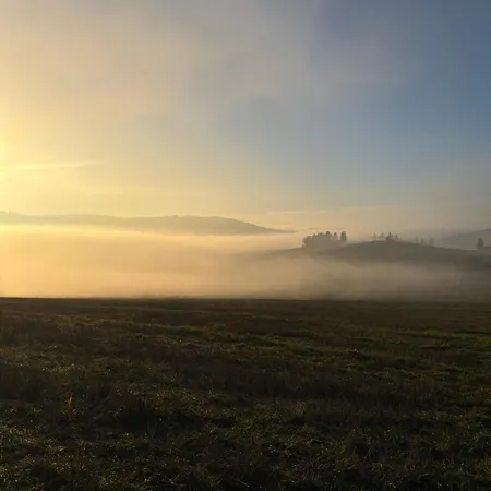 Glamping Vejtřaska Feriehus Mochtin