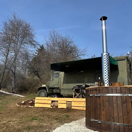 Glamping Vejtřaska * Mochtin