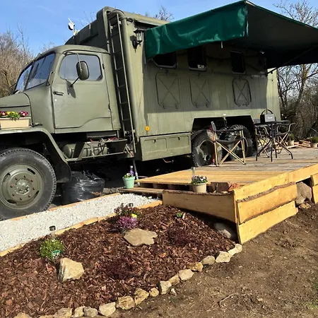 Feriehus Glamping Vejtřaska Mochtin