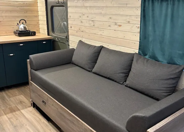 Glamping Vejtřaska Feriehus Mochtin