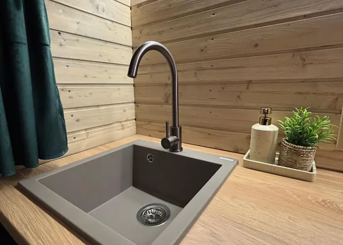 Feriehus Glamping Vejtřaska Mochtin