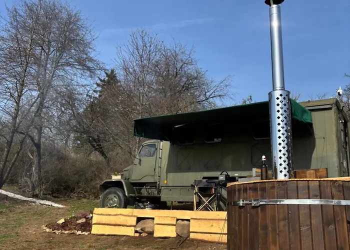 Glamping Vejtřaska * Mochtin